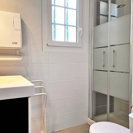 4 Pers A 500m De La De Saint-clair, 3 Etoiles, Parking Inclus, Menage Offert - Fr-1-251-398 Le Lavandou